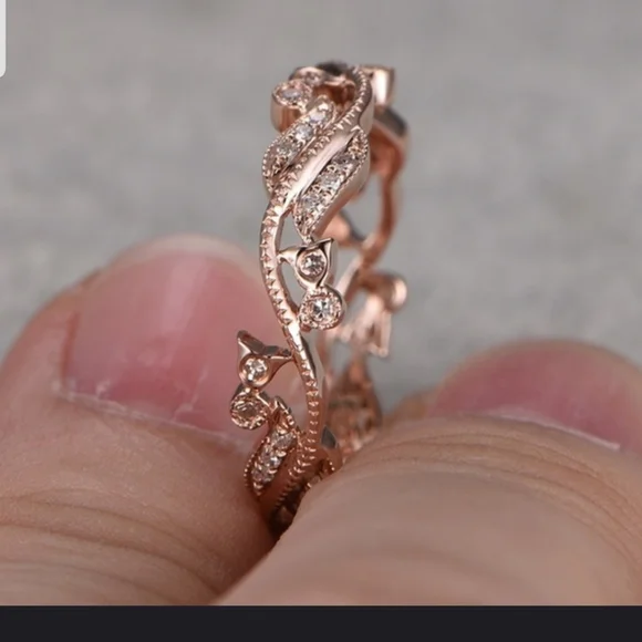 Gorgeous 18k plated Flower Lucky Vine Ring in ROSE GOLD - Picture 2 of 11